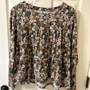Size XL long sleeve top! So cute! The floral is adorable. Fits like s or m